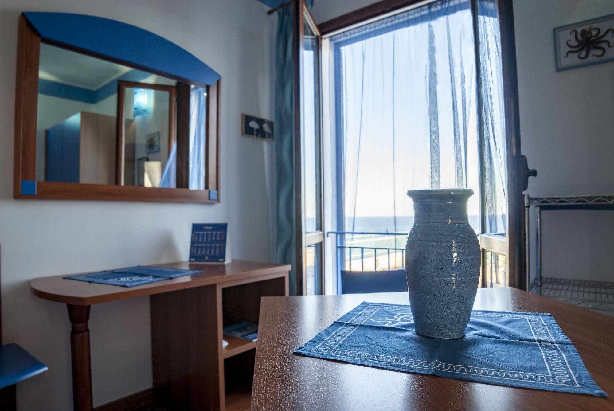 Sogni Nel Blu Aparthotel Isola di Ustica Exterior foto