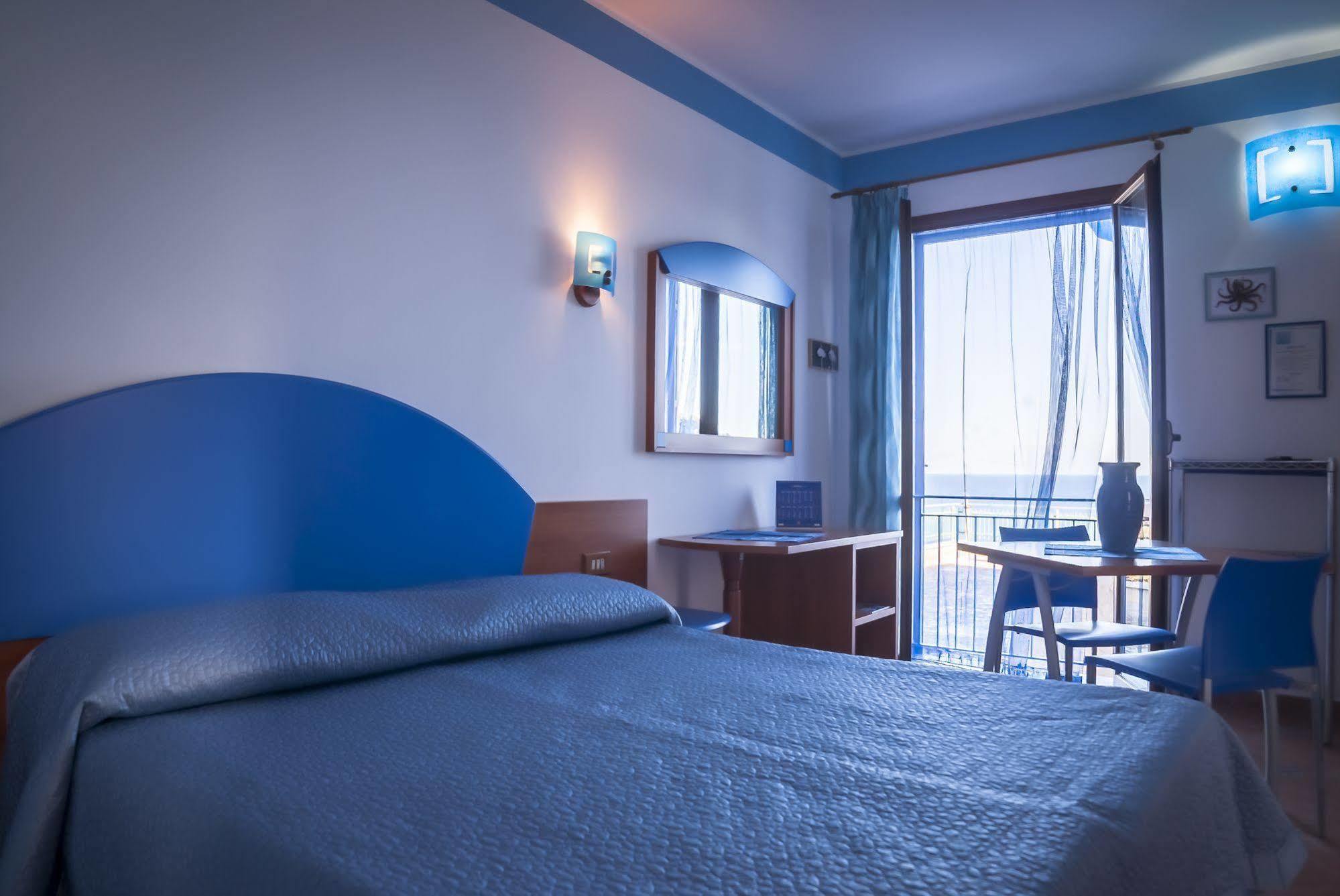 Sogni Nel Blu Aparthotel Isola di Ustica Exterior foto